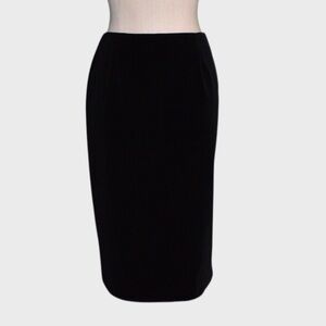 St. John Couture Velvet Pencil Skirt – Black Classic Luxury Size 10